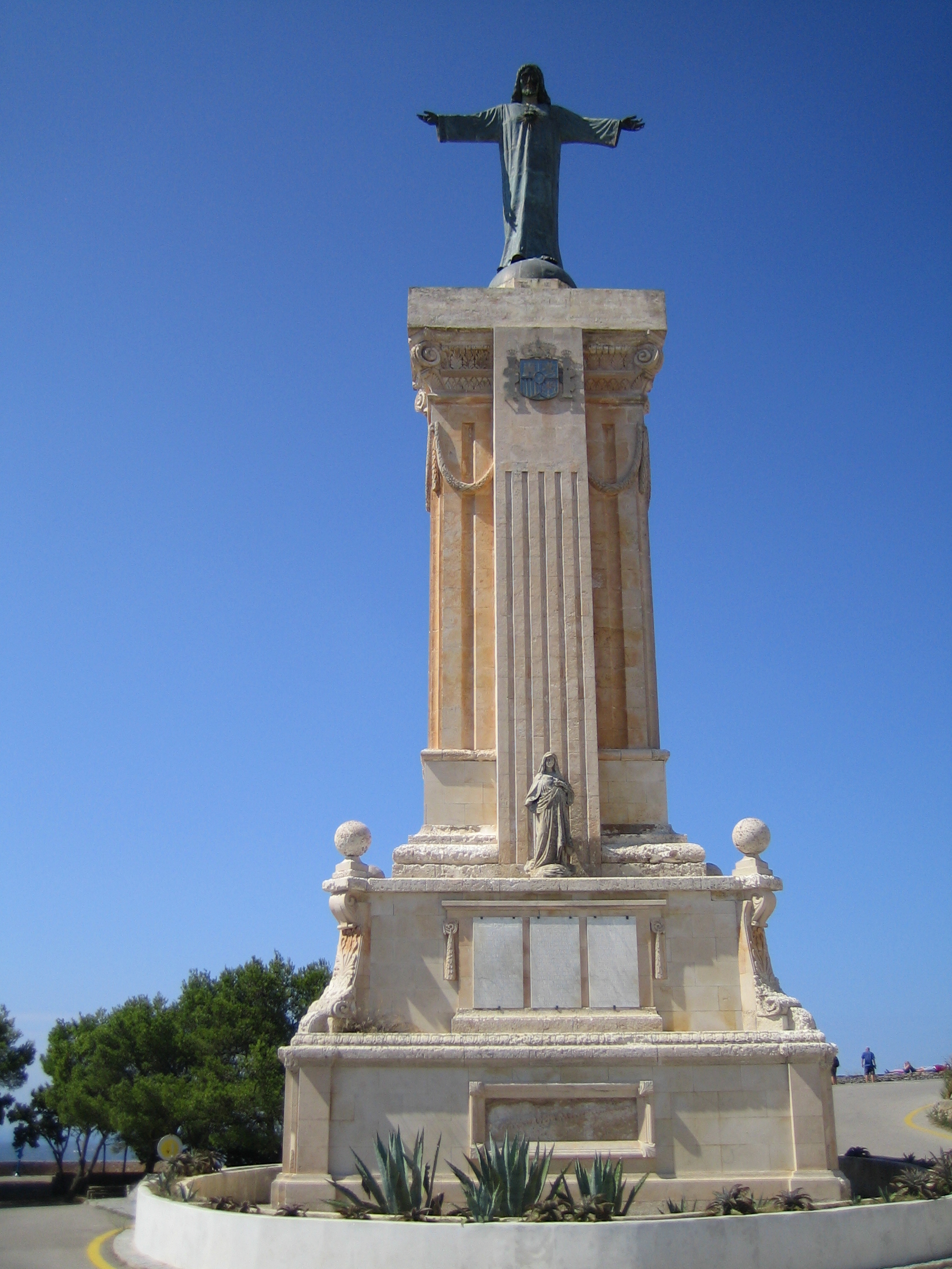 Nicht in Rio, sondern auf Menorca steht diese riesige Statue